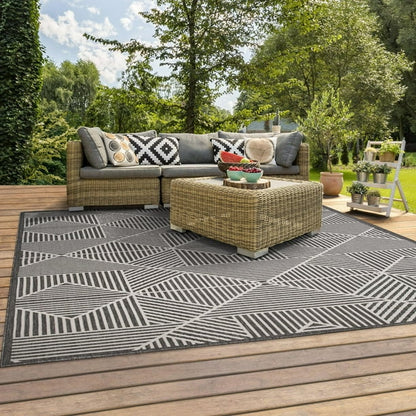 🧶 Elora Grid Lines Grey Indoor/Outdoor Rug – 7'6" x 9'6"